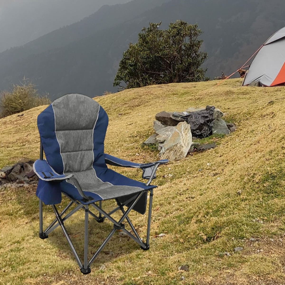 Heavy lawn chair with cup holder