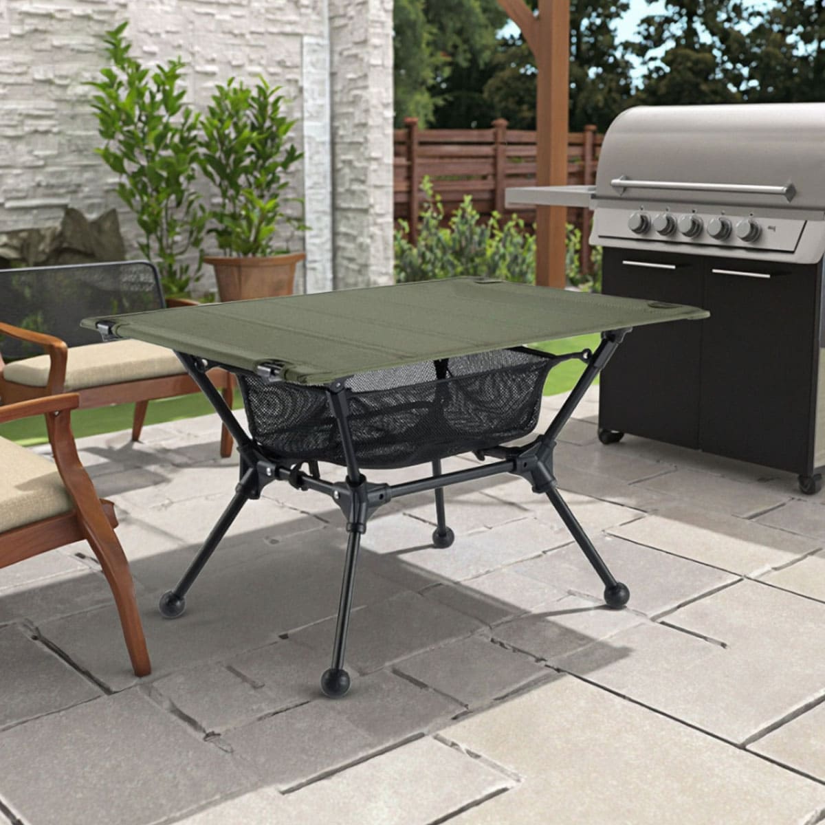 Lightweight portable folding table