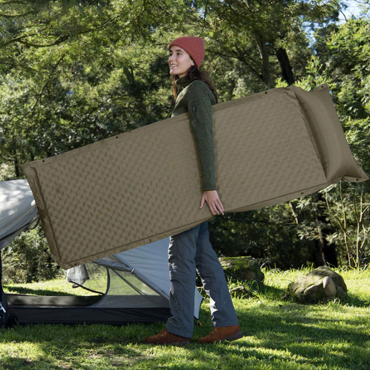 Self-expanding camping mat