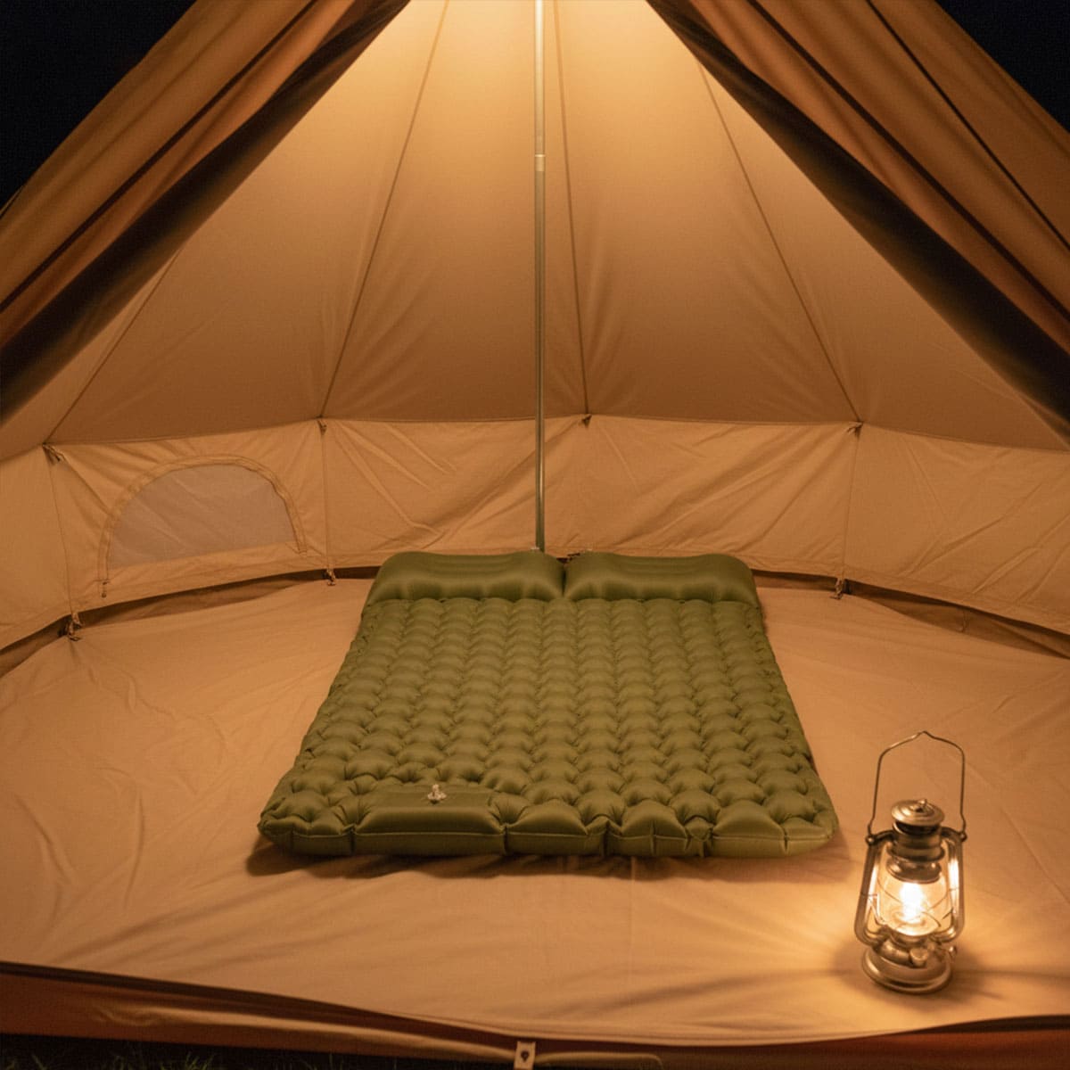 Two-person built-in foot pump sleeping pad
