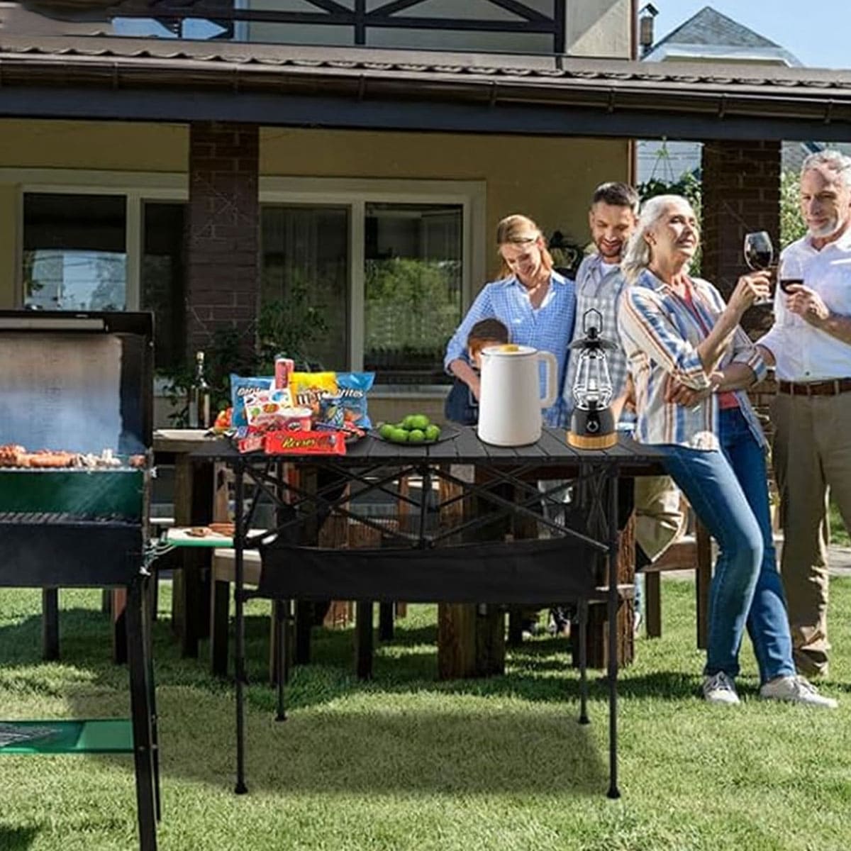Folding table with adjustable height